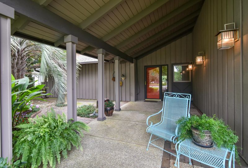 17 Hunters Forest Dr, Charleston, SC 29414