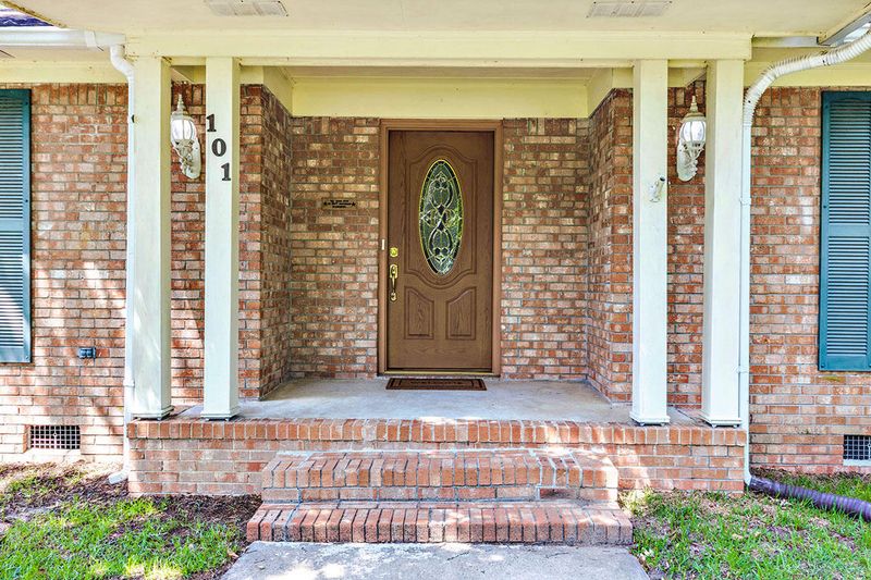 101 Pelican Ln, Ladson, SC 29456