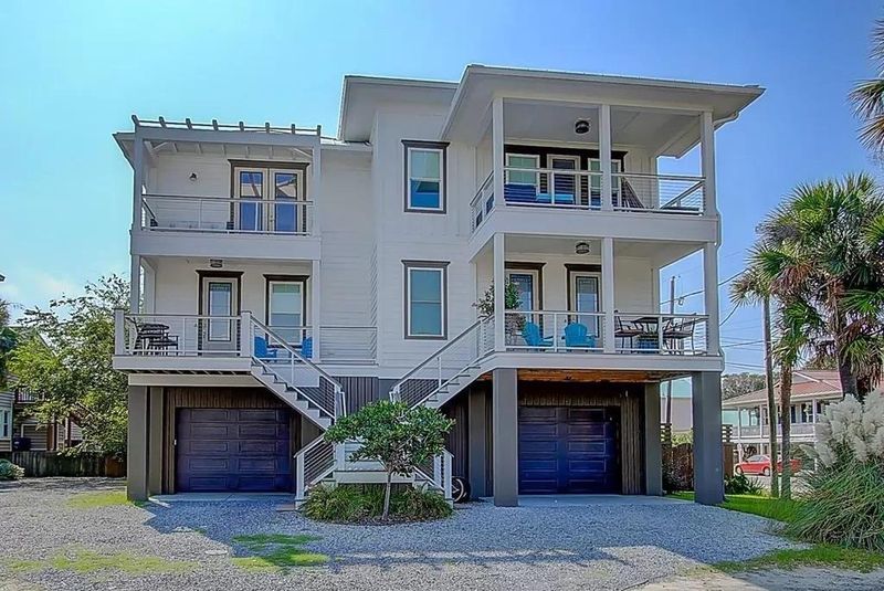 125 E Ashley Ave, Folly Beach, SC 29439