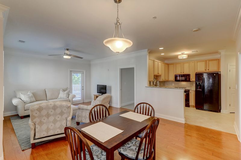 2244 Ashley Crossing Dr #1115, Charleston, SC 29414
