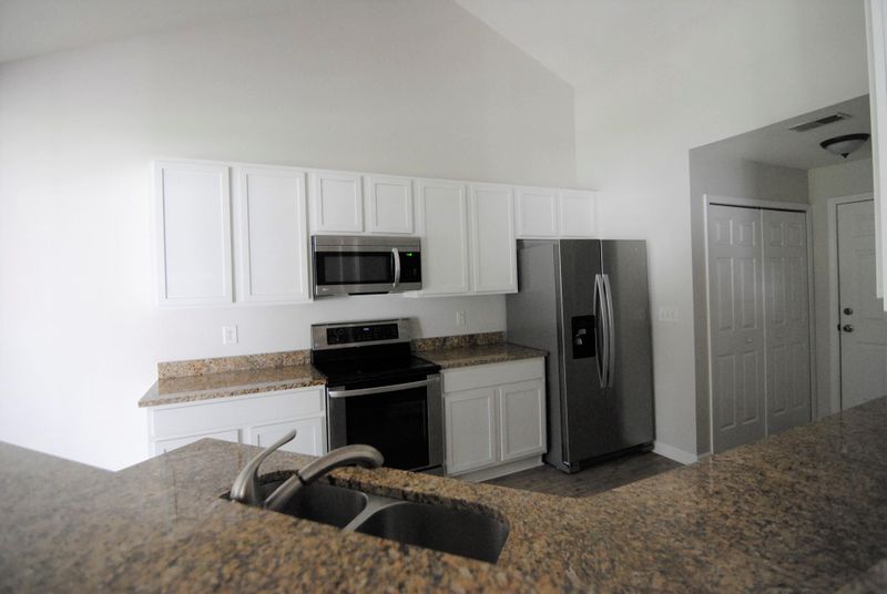 1368 Palm Cove Dr, Charleston, SC 29492