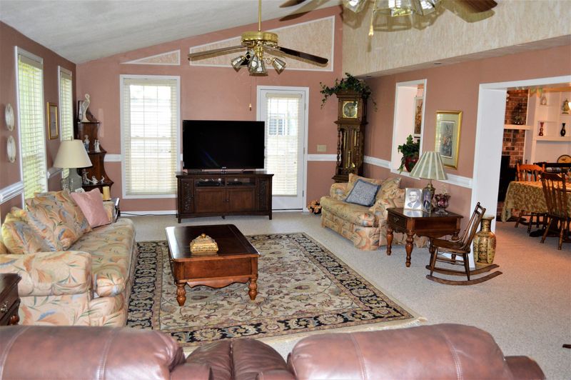 31 N Basilica Ave, Hanahan, SC 29410
