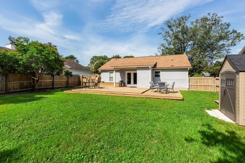 1141 Landsdowne Dr, Charleston, SC 29412