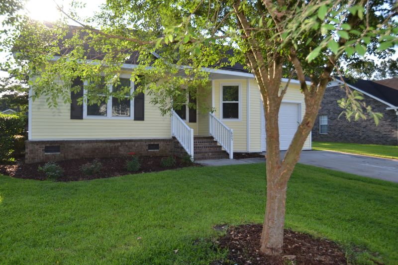 605 Dolphin Dr, Summerville, SC 29485