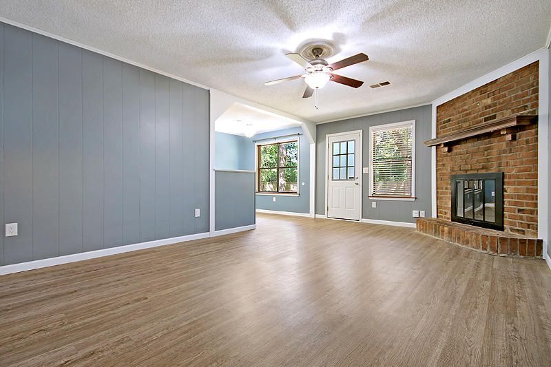 1322 Maryland Dr, Ladson, SC 29456
