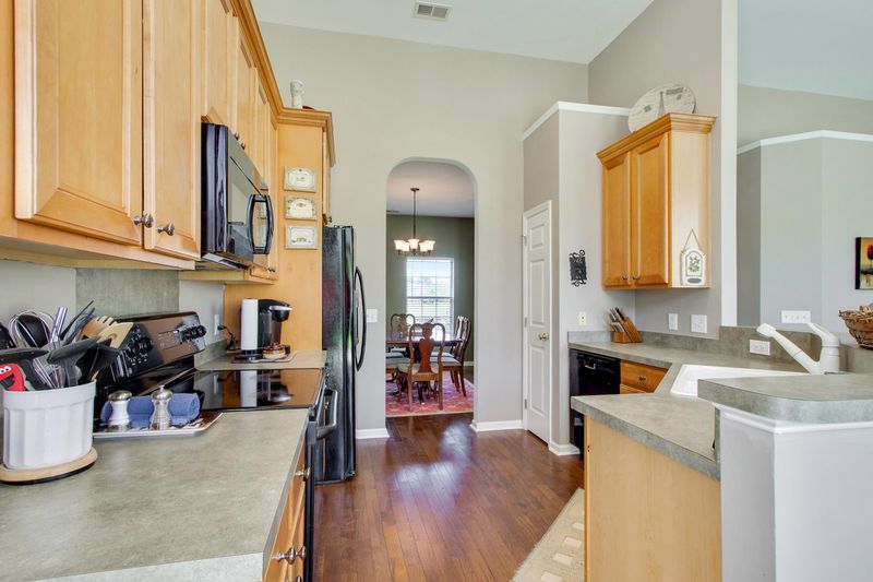 131 Carolinian Dr, Summerville, SC 29485