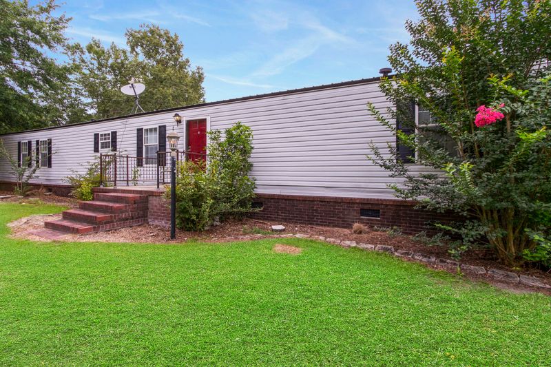 262 Albacore Rd, Bonneau, SC 29431