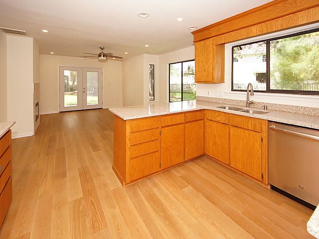 5 Waters Edge Ct, Charleston, SC 29414