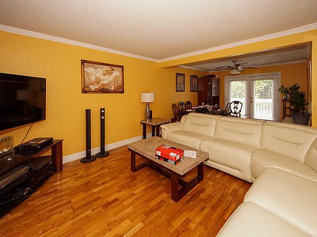 205 Glebe Rd, Summerville, SC 29485