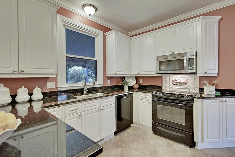 1371 Southlake Dr, Mount Pleasant, SC 29464