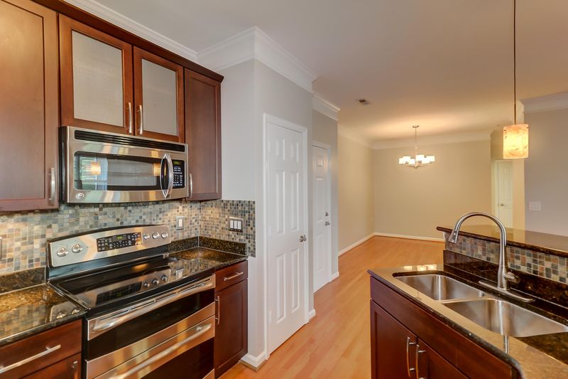1589 Cambridge Lakes Dr #206, Mount Pleasant, SC 29464