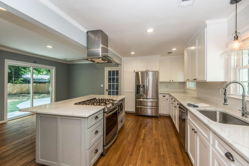 35 Bossis Dr, Charleston, SC 29407