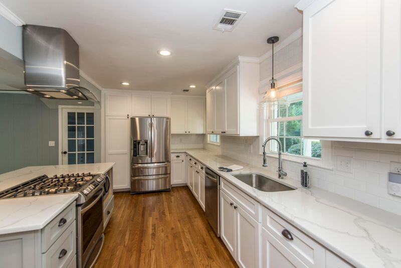 35 Bossis Dr, Charleston, SC 29407
