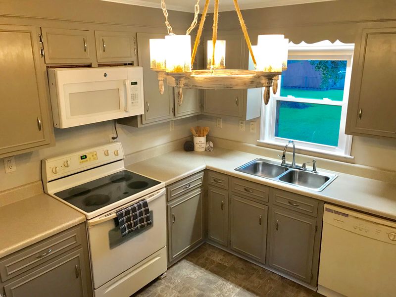 527 Hansford Dr, Goose Creek, SC 29445