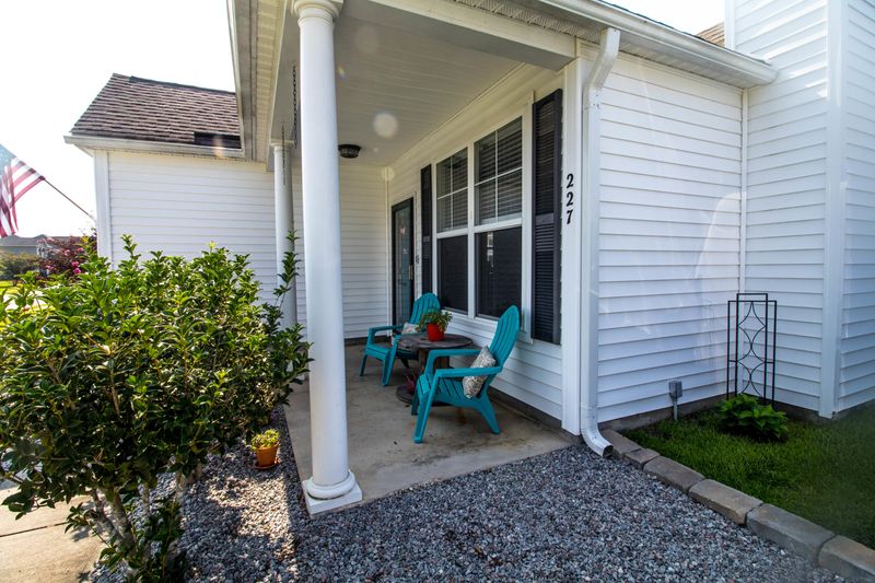 227 Killarney Trl, Moncks Corner, SC 29461