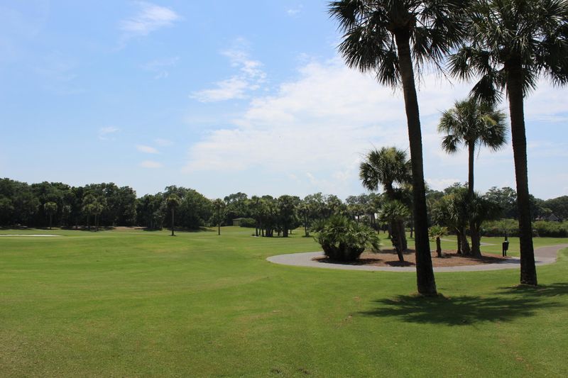 1 Club Cottage Rd, Edisto Beach, SC 29438