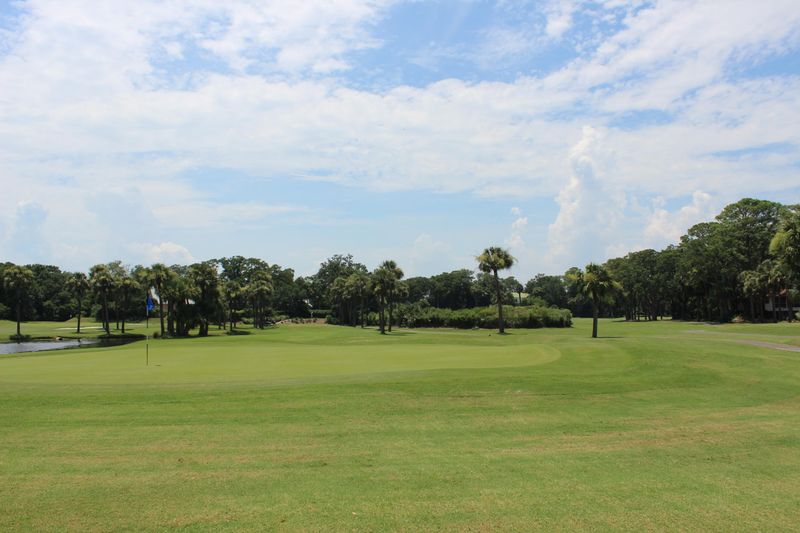 1 Club Cottage Rd, Edisto Beach, SC 29438