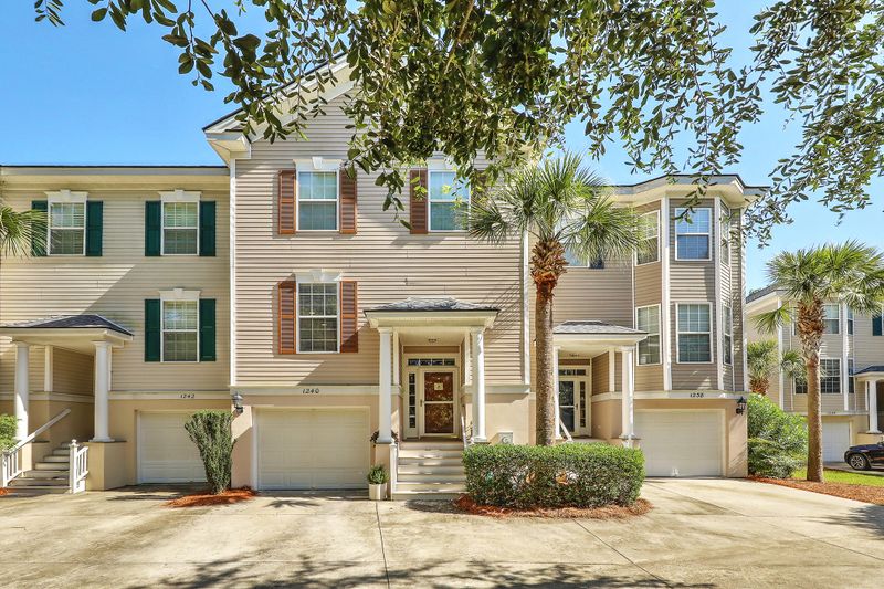 1240 Peregrine Dr, Charleston, SC 29412