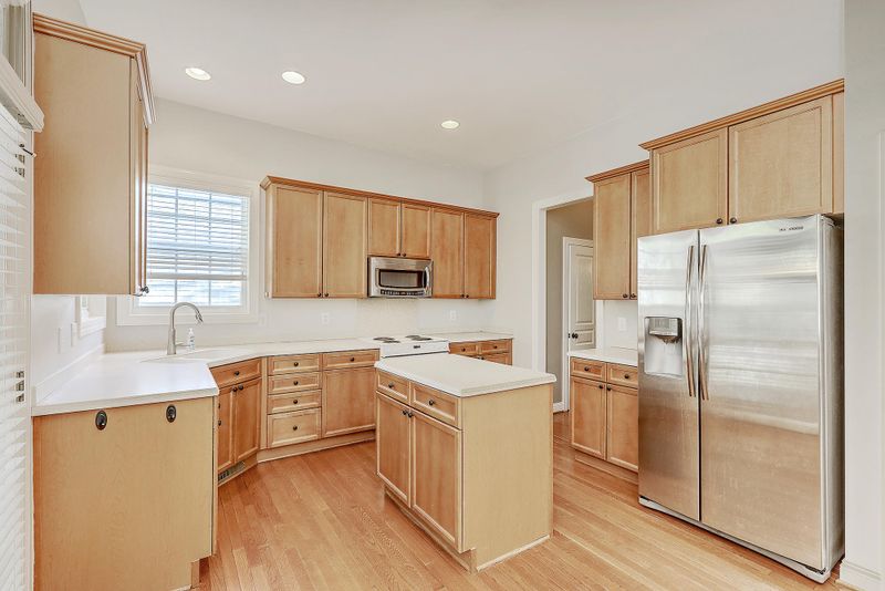 1041 Barfield St, Charleston, SC 29492