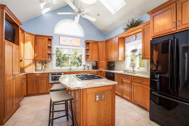 613 Ocean Blvd, Isle Of Palms, SC 29451
