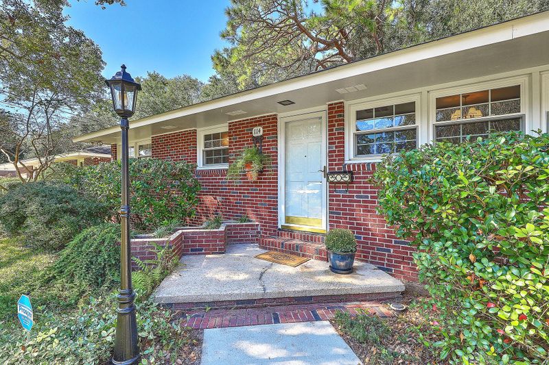 1114 Stratford Rd, Hanahan, SC 29410
