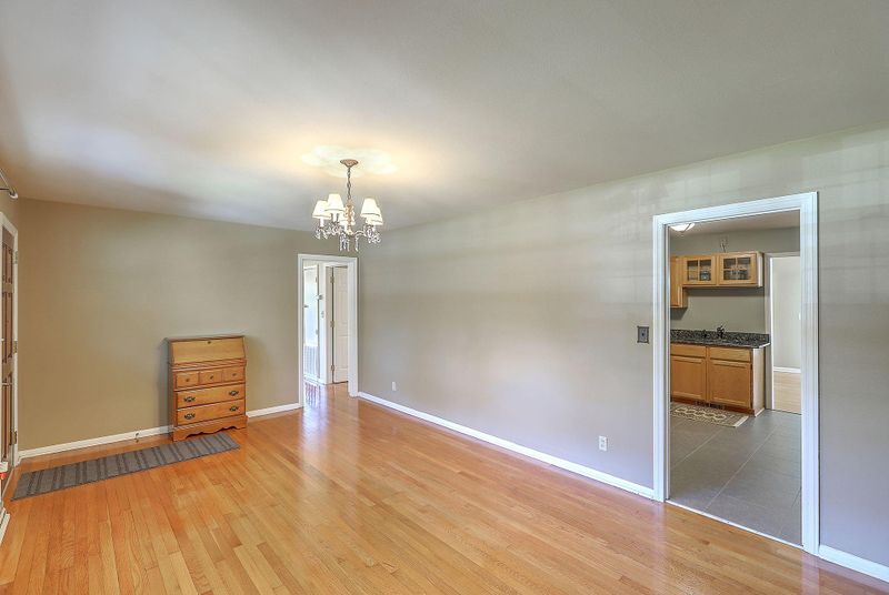 1114 Stratford Rd, Hanahan, SC 29410