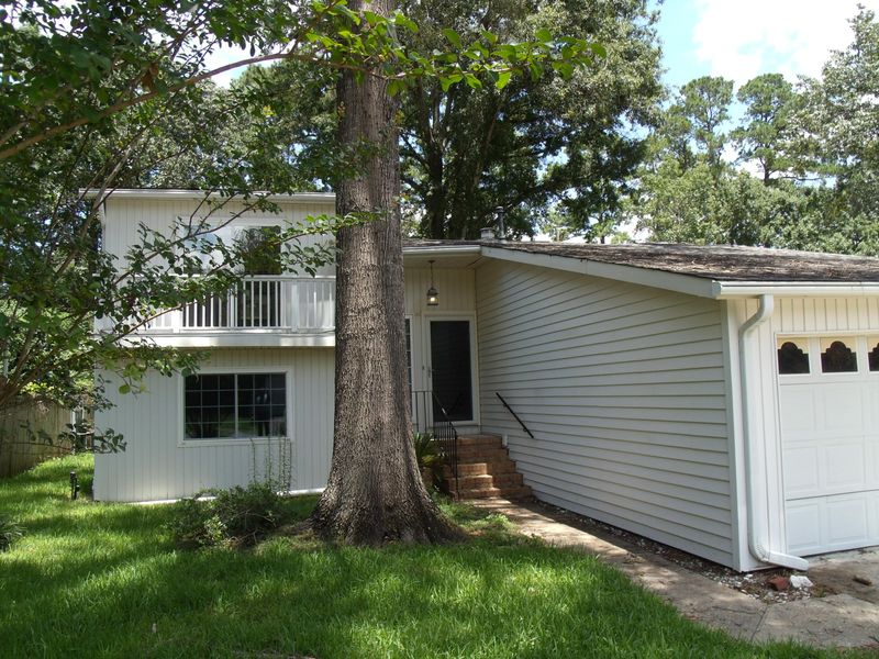 100 Lancer Dr, Summerville, SC 29485