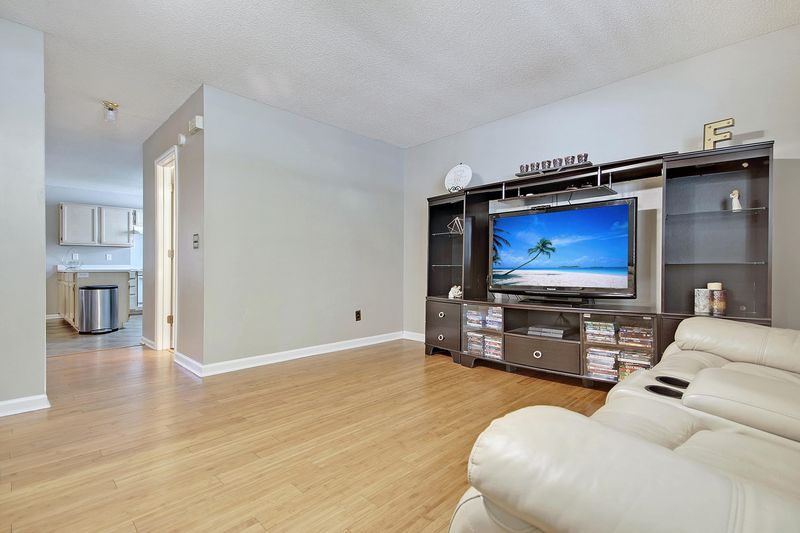 2072 Wild Flower Ln, Charleston, SC 29414