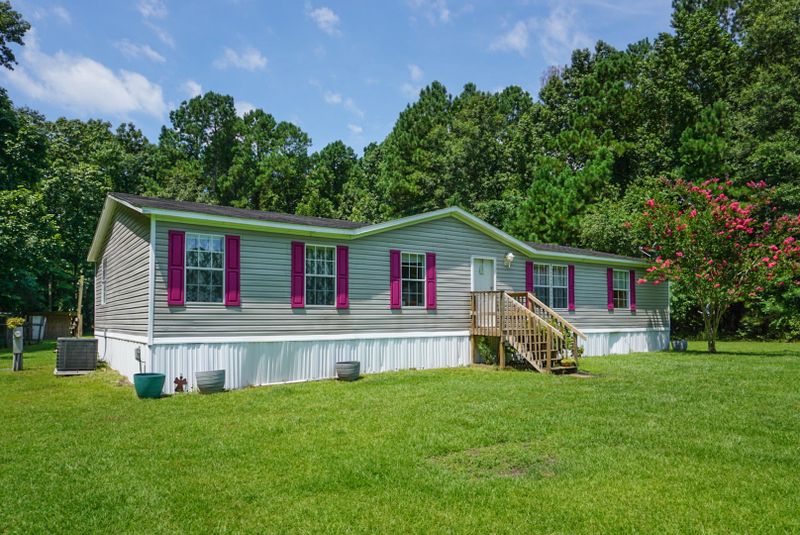 152 Timmons Hill Ln, Bonneau, SC 29431