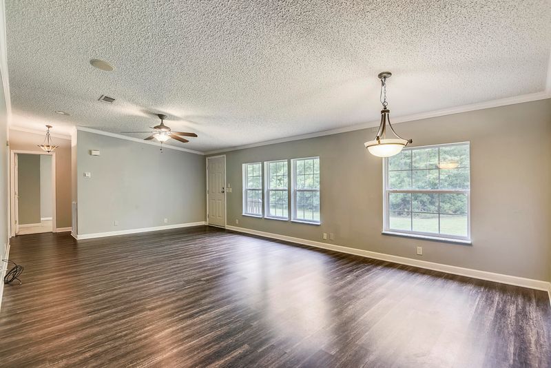 136 Breeze Way Dr, Dorchester, SC 29437