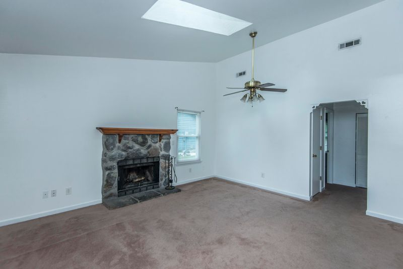 8330 Whitehaven Dr, North Charleston, SC 29420