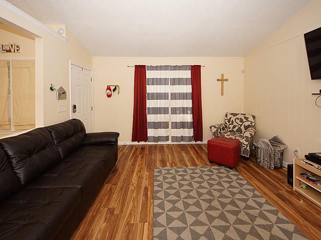 125 Cambridge Rd, Summerville, SC 29486
