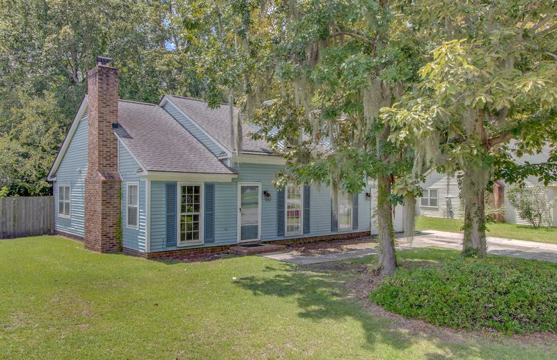 302 Hamlet Rd, Summerville, SC 29485
