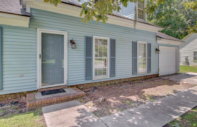 302 Hamlet Rd, Summerville, SC 29485