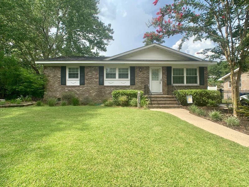 215 Birch Ln, Summerville, SC 29485