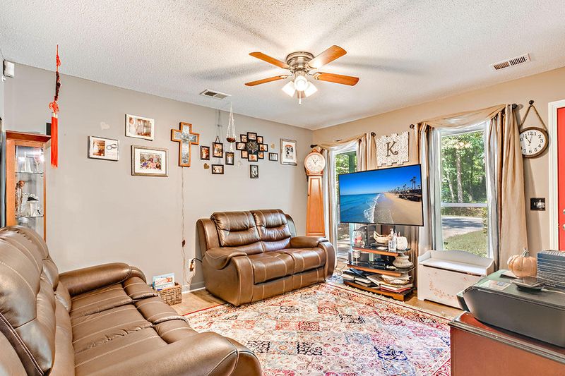 329 E Pandora Dr, Goose Creek, SC 29445