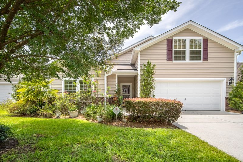 220 Goldfinch Ln, Summerville, SC 29485