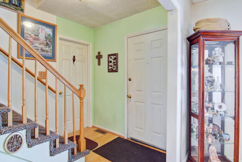 2336 S England St, Charleston, SC 29414