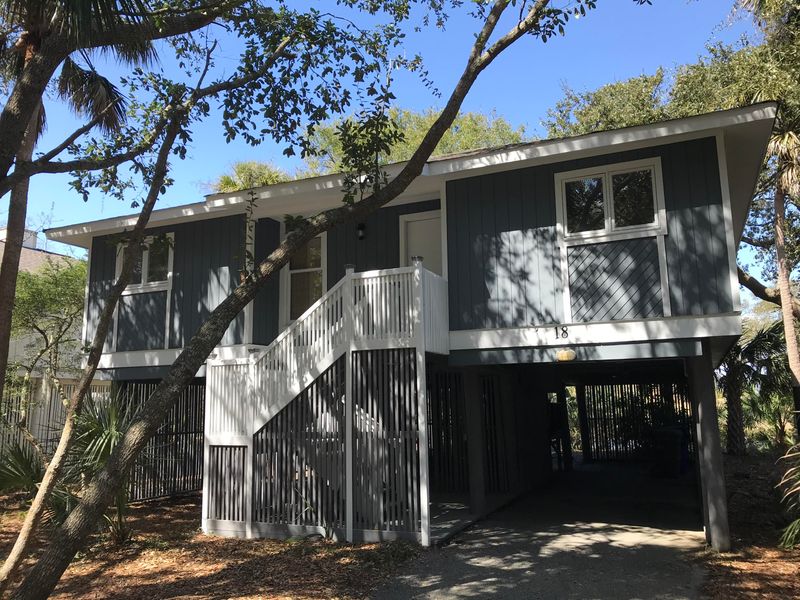 18 Twin Oaks Ln, Isle Of Palms, SC 29451