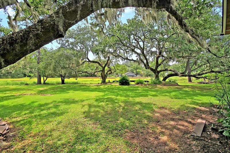 60 Campbell Dr, Charleston, SC 29407