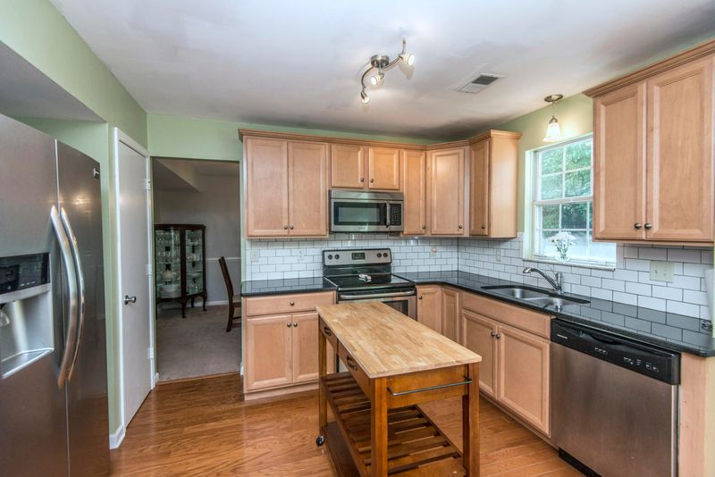 2643 Lake Myrtle Dr, Charleston, SC 29414