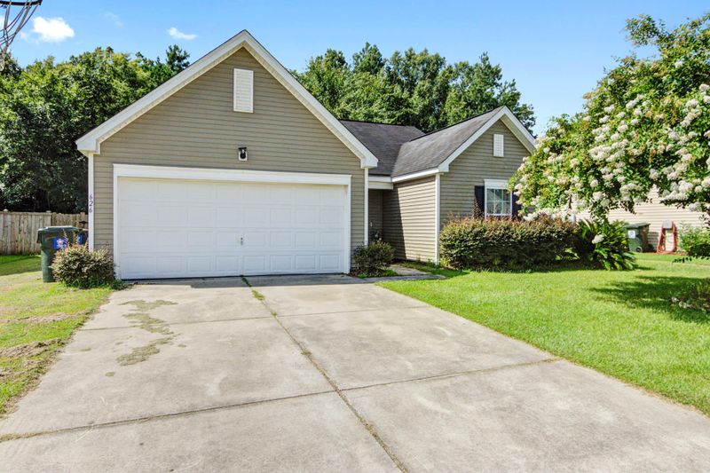626 English Oak Cir, Moncks Corner, SC 29461
