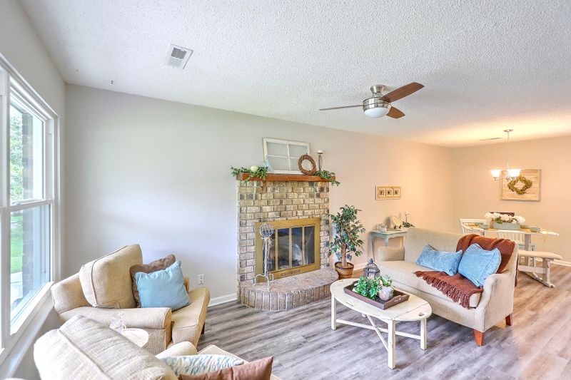 8 Cyprus Ct, Goose Creek, SC 29445