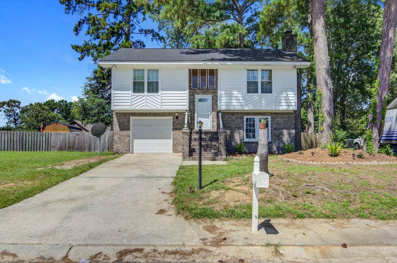 123 University Dr, Ladson, SC 29456