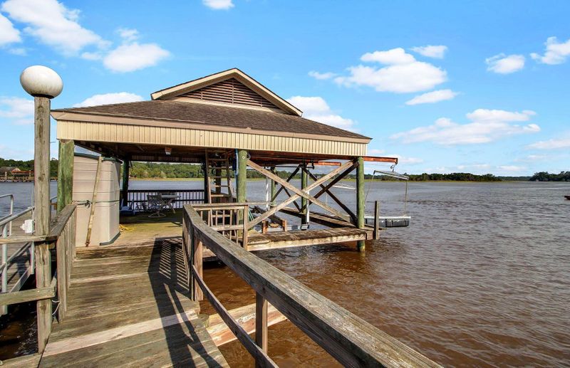 5644 Barbary Coast Rd, Hollywood, SC 29449