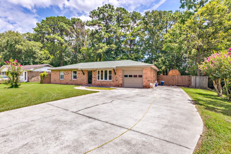 250 Amy Dr, Goose Creek, SC 29445