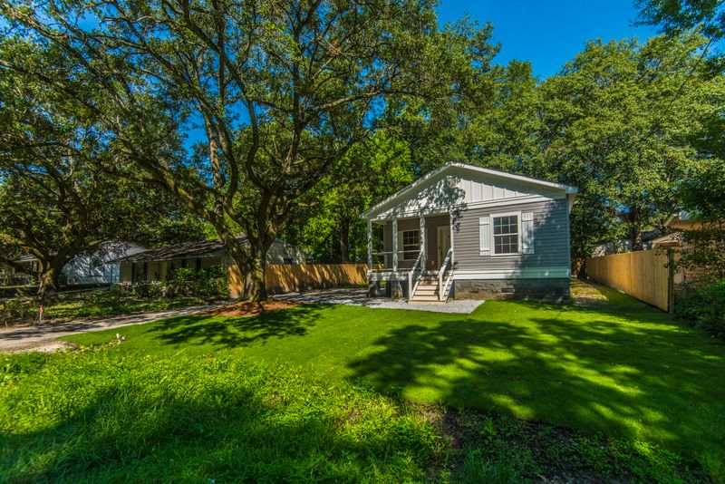 1106 Mount Batten Dr, Hanahan, SC 29410