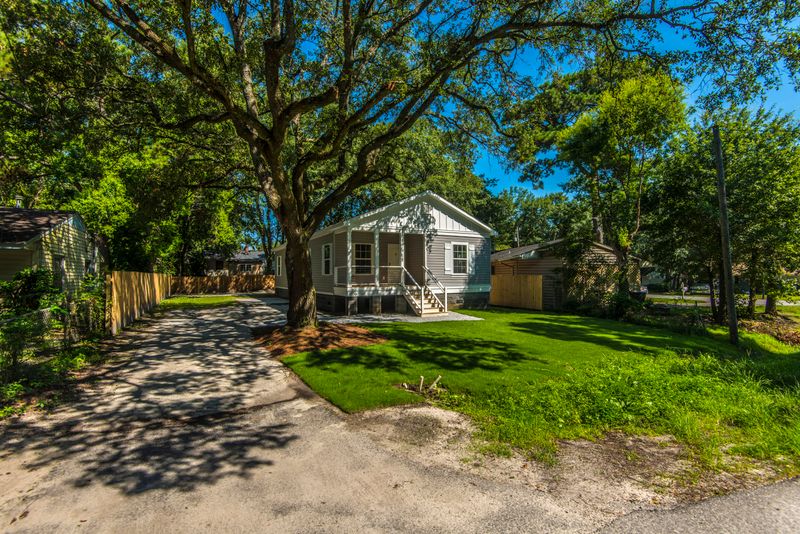 1106 Mount Batten Dr, Hanahan, SC 29410