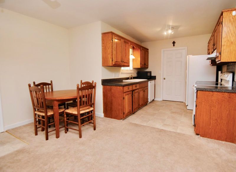 110 Sandy Dr, Moncks Corner, SC 29461