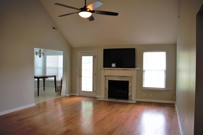 1306 Belle Grove Cir, Hanahan, SC 29410